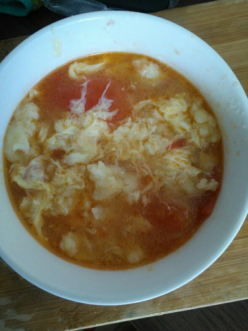 不用揉面就能吃的美味面食——西红柿小鱼面疙瘩