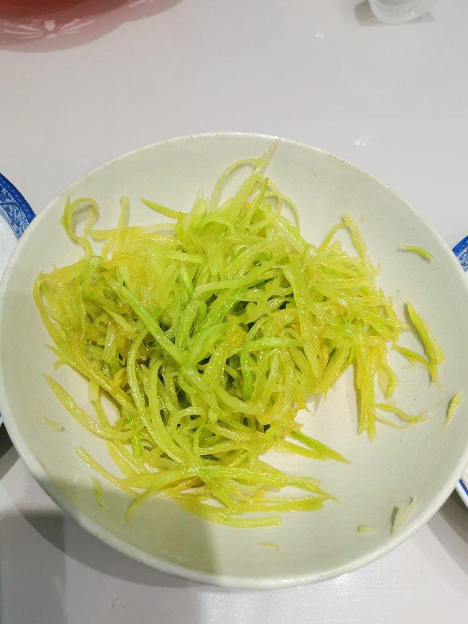 凉拌莴笋丝，千万别焯水，这样做更爽脆