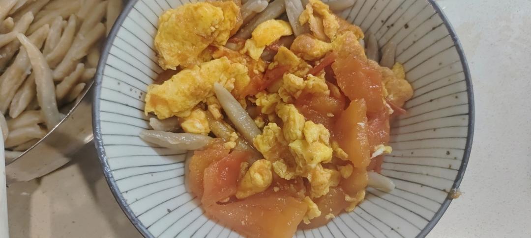 减肥轻食菜谱～西红柿鸡蛋莜面鱼鱼