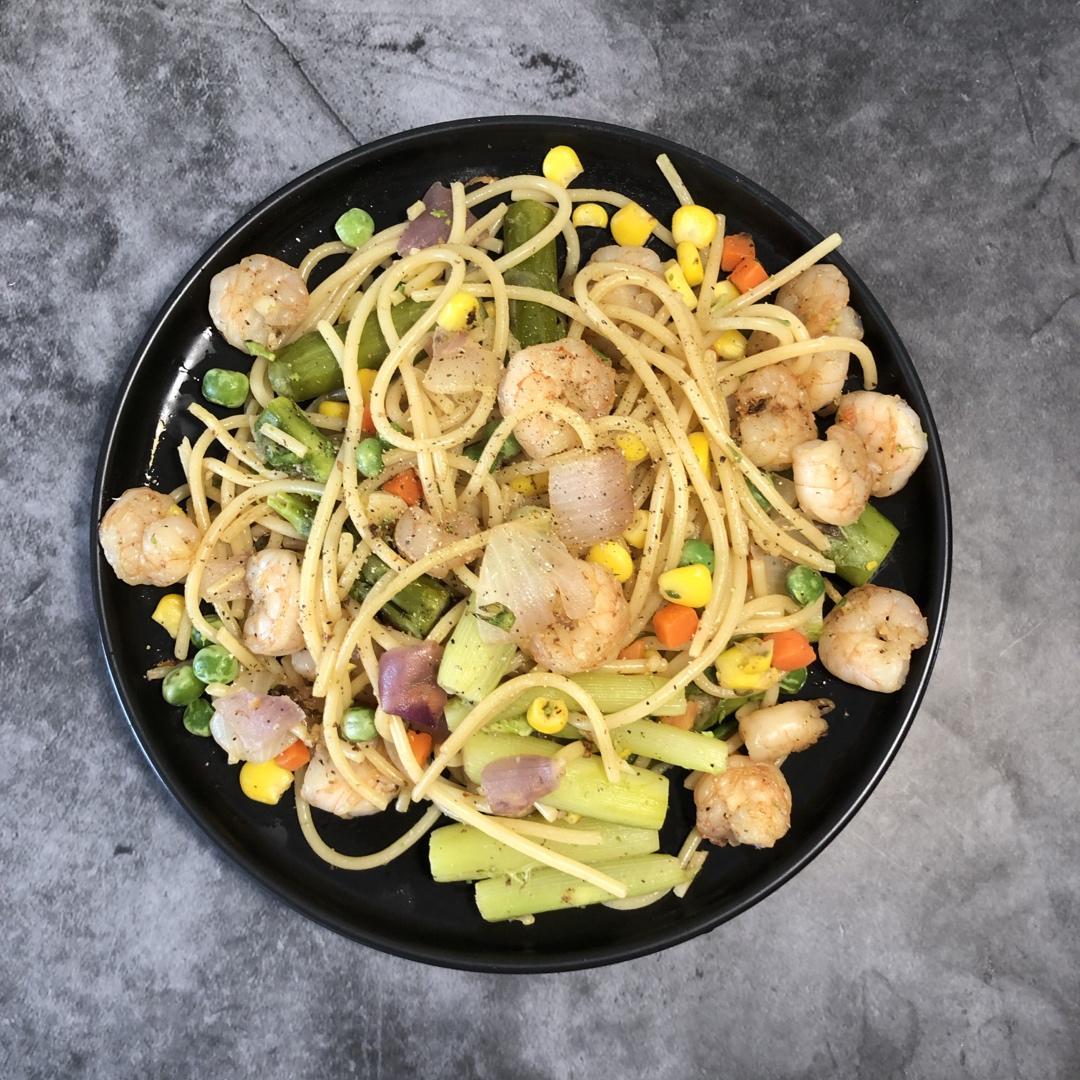 健康午餐/晚餐食谱 | 芦笋大虾豌豆番茄意面