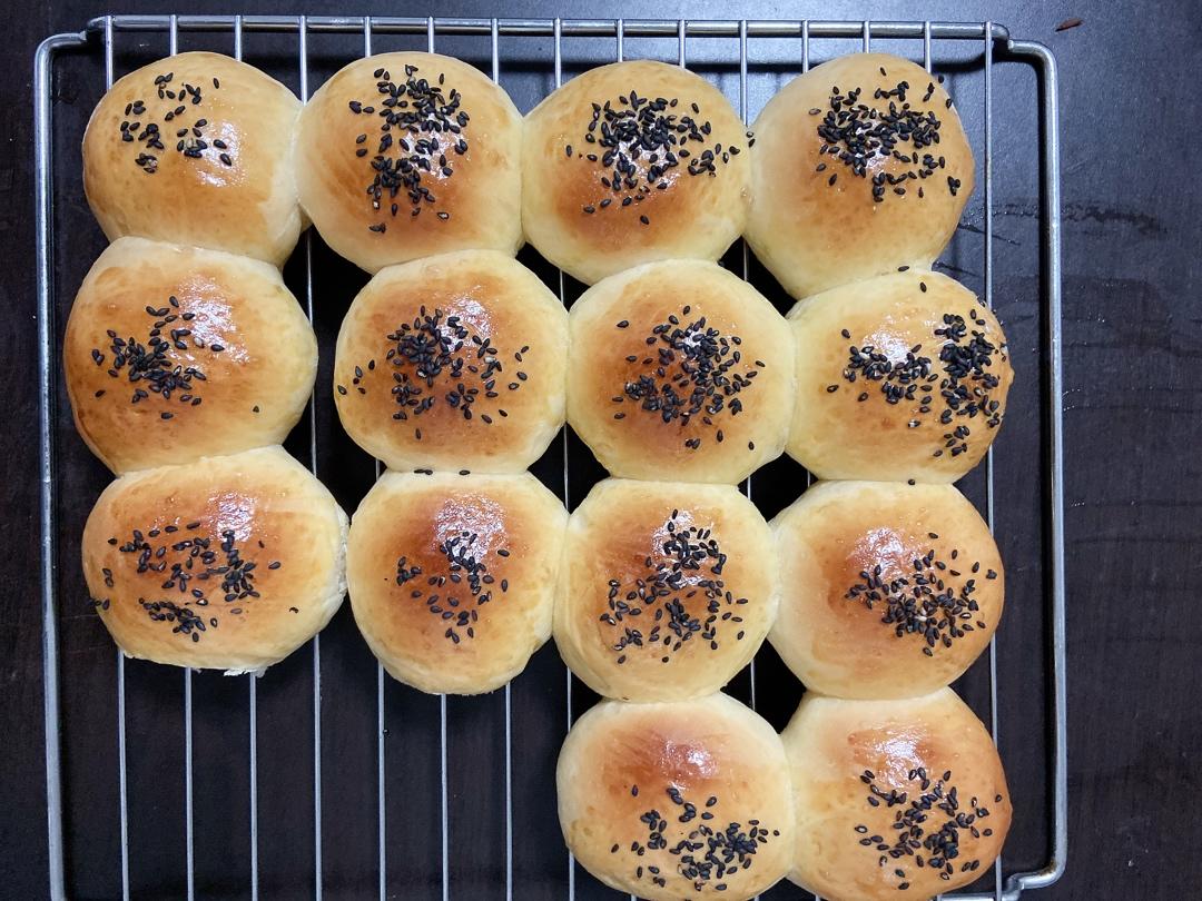 大人小孩都爱不释口的【蜂蜜牛奶小餐包】