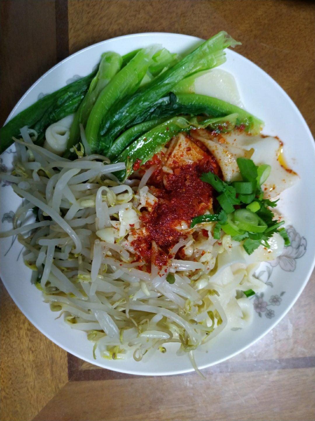 【油泼面】超级快手，好吃到炸裂😋