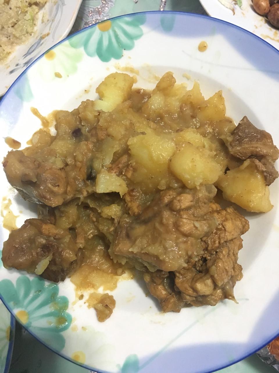 鸡腿炖土豆