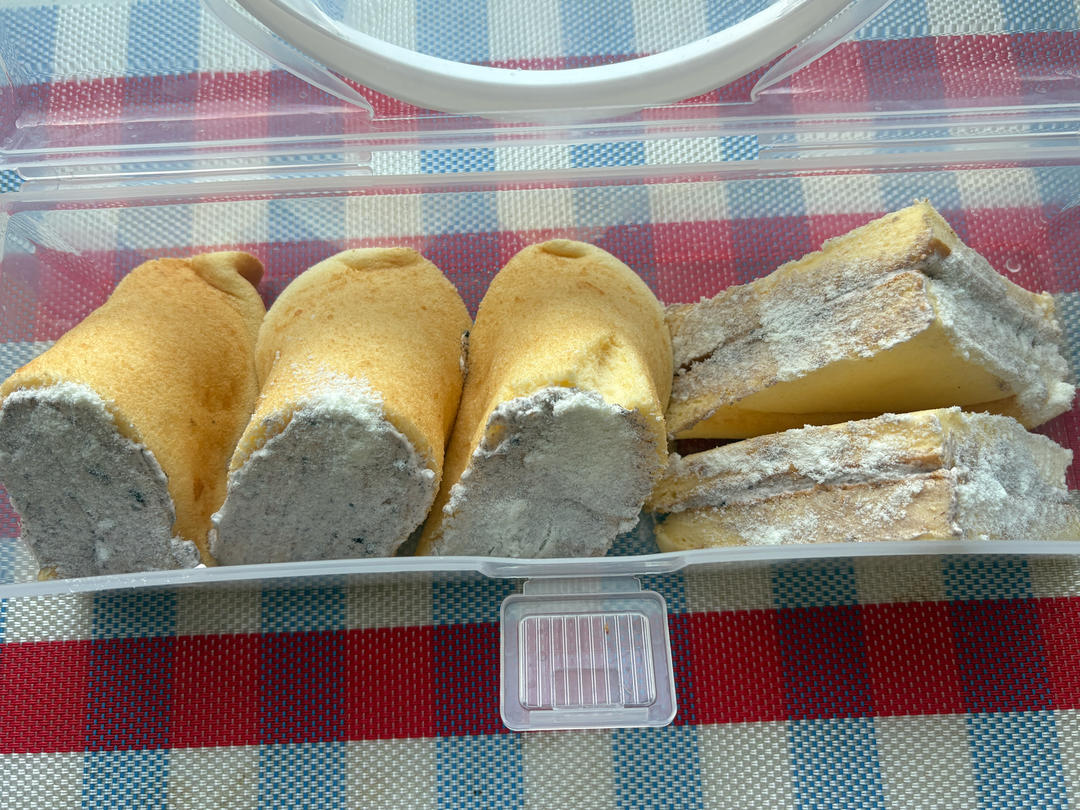 熬了5天5夜 终于把芝士奶角蛋糕做出来了 不开裂 冰淇淋口感