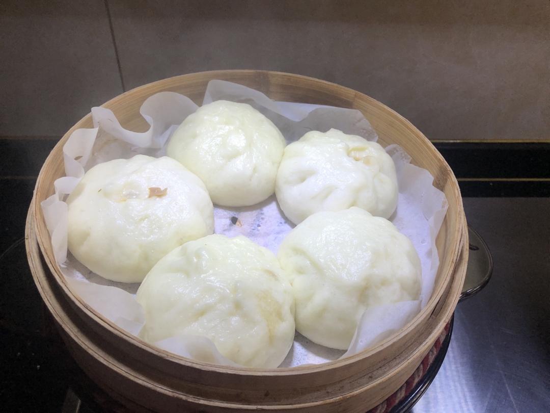 松软多汁的肉包子