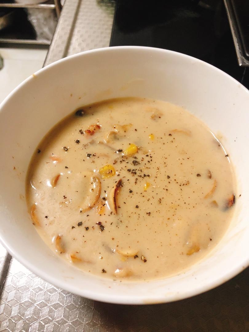超惊艳奶油蘑菇汤(牛奶版本)