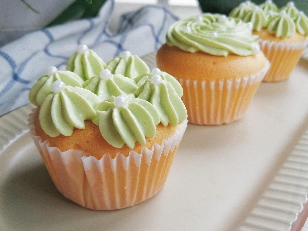 完美戚風杯子蛋糕（一定不会开裂的方法）