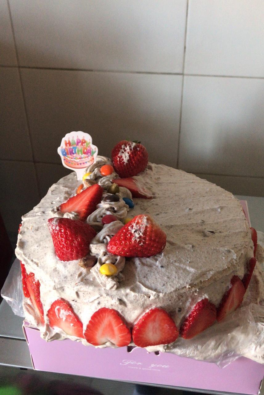 奥利奥咸奶油草莓蛋糕