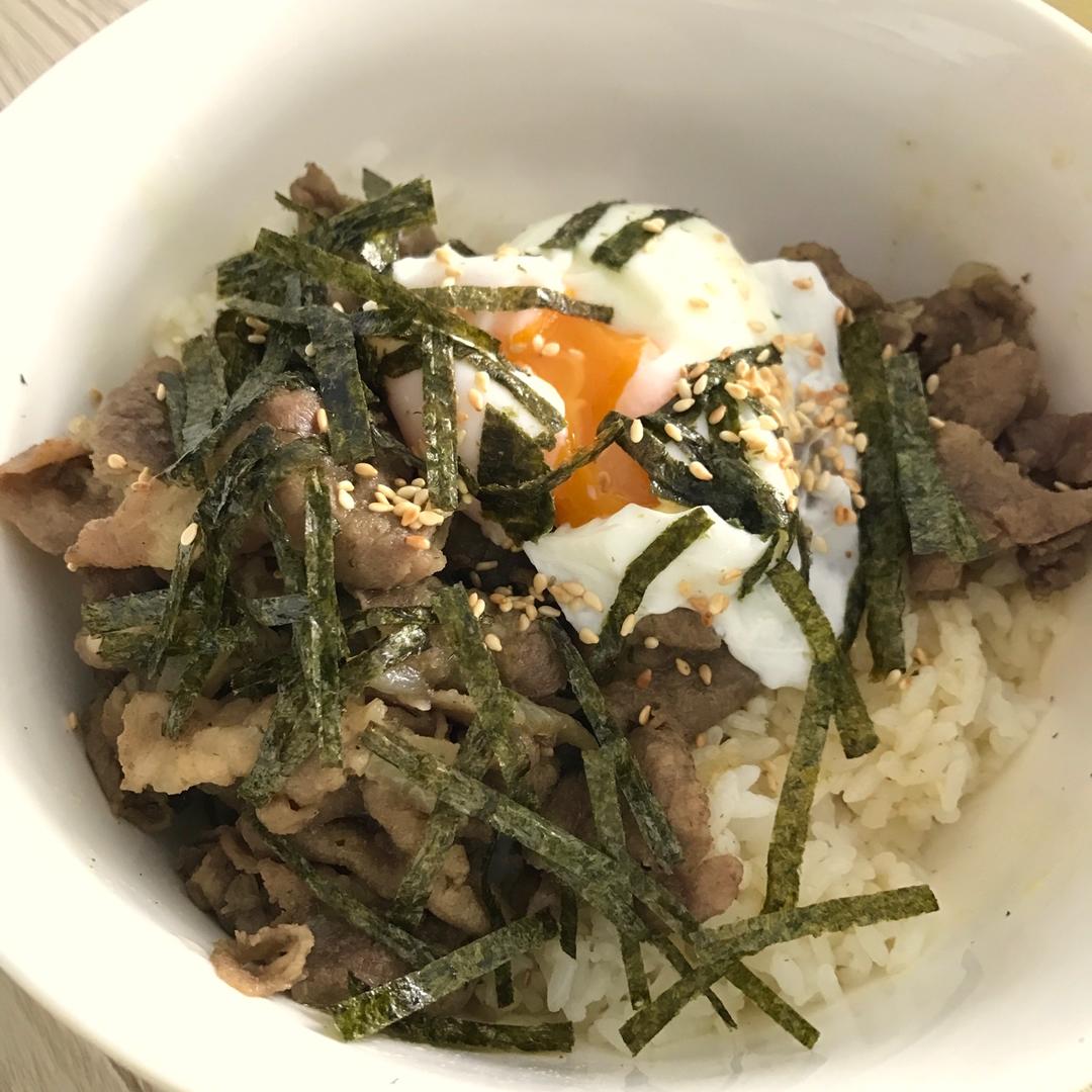 【温泉蛋牛肉盖饭】