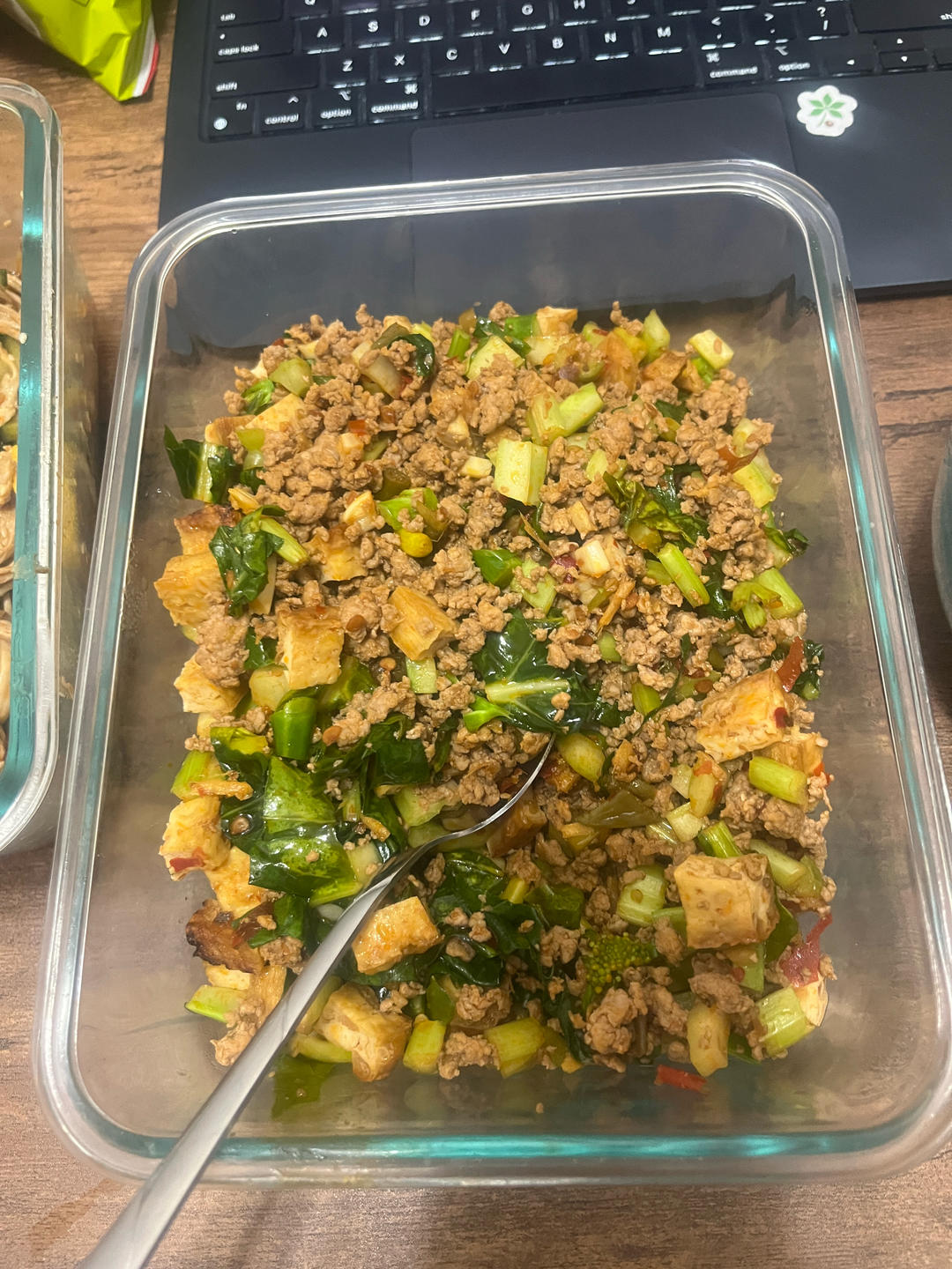 厨师长教你：“芹菜炒肉末”的家常做法，味道很赞，非常下饭