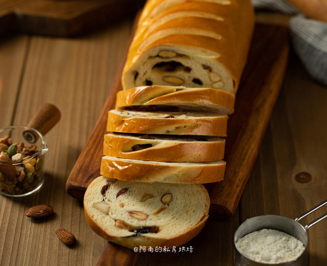 奶香坚果大列巴~简单易做零失败!的做法