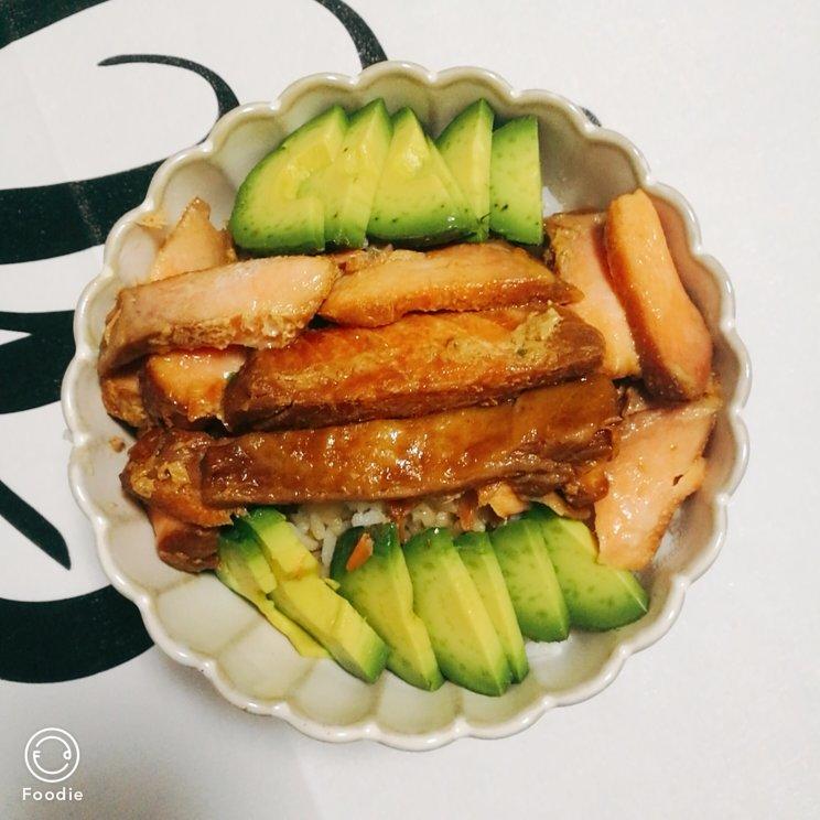 三文鱼牛油果拌饭