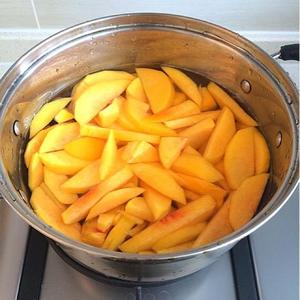 自制黄桃罐头（简单易学，超好吃）的做法 步骤2