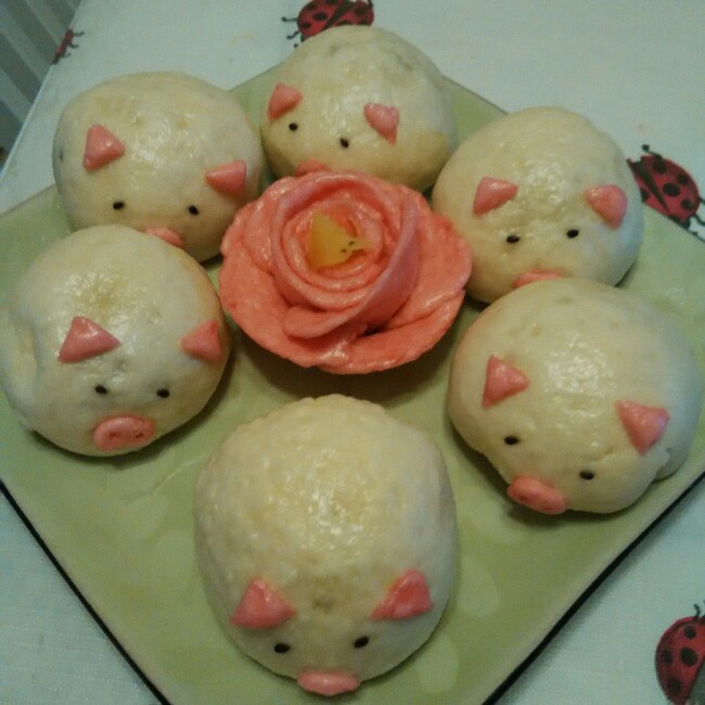 可爱的小猪豆沙包