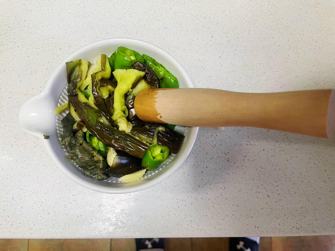 擂辣椒皮蛋茄子