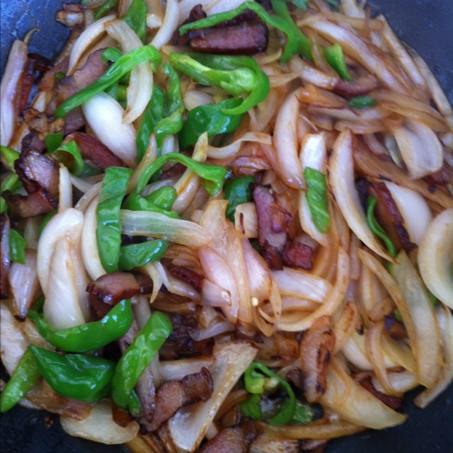 腊肉尖椒炒洋葱