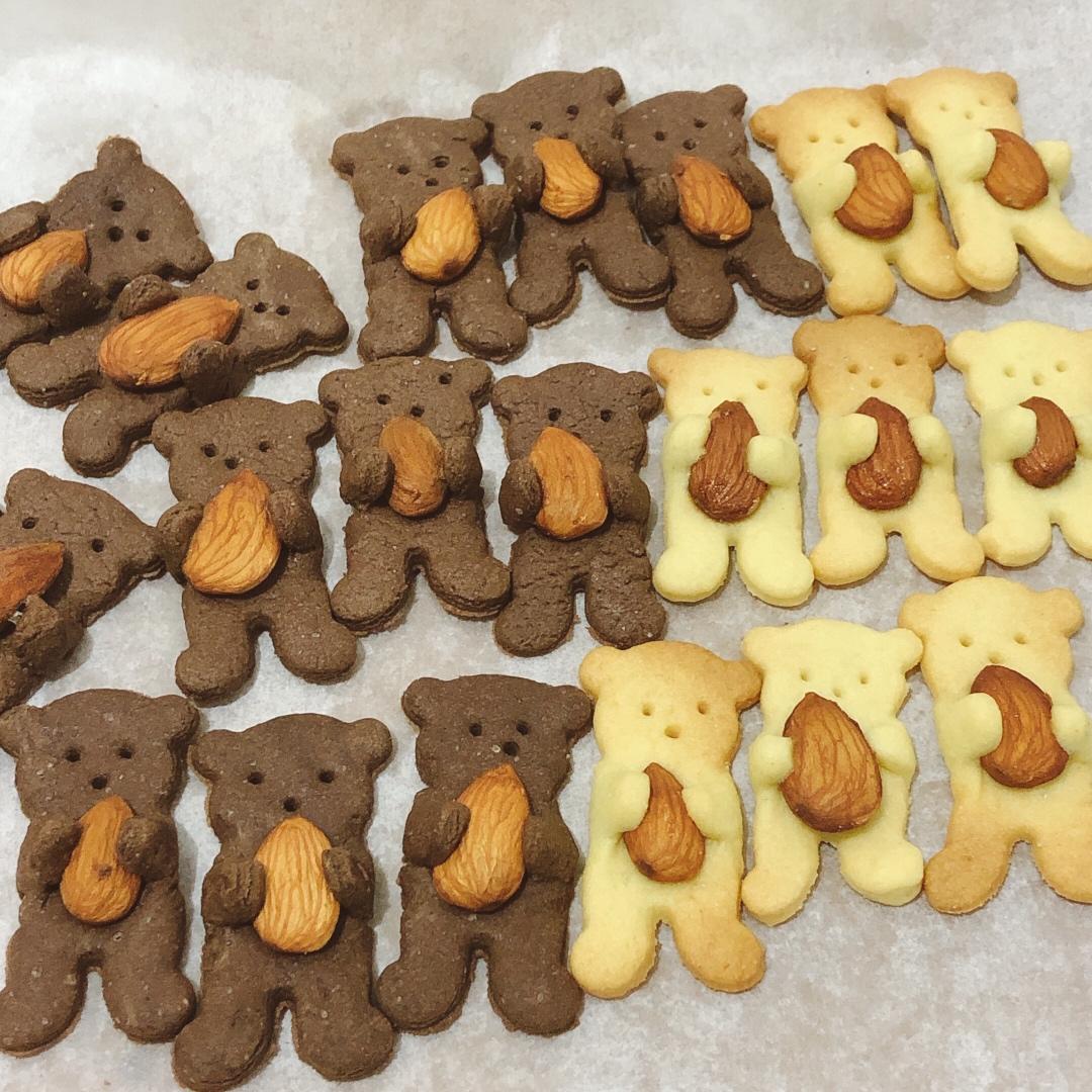 抱杏仁的小熊（造型饼干）