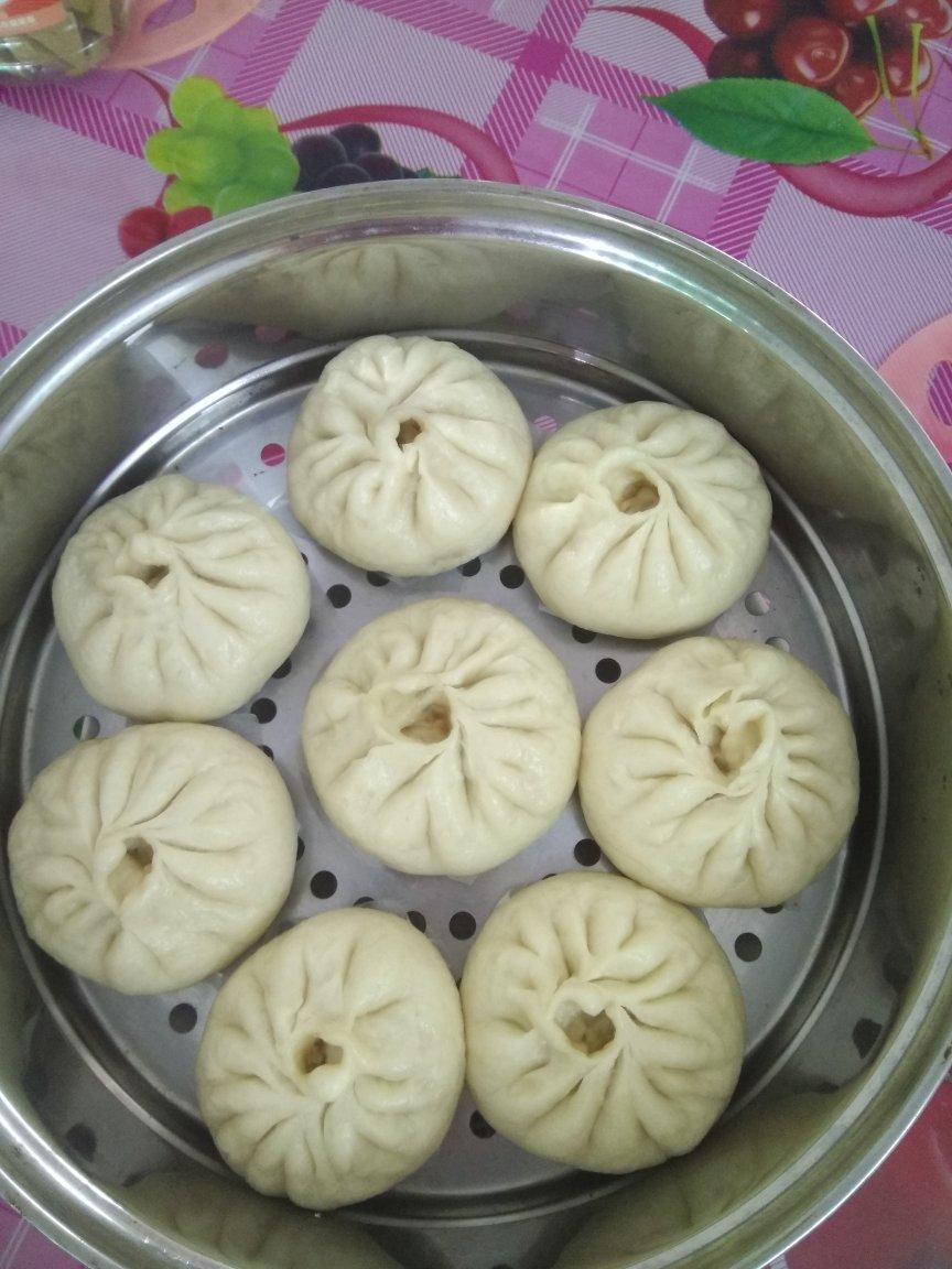 松软多汁肉包子