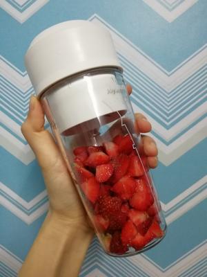 草莓奶昔的做法 步骤4