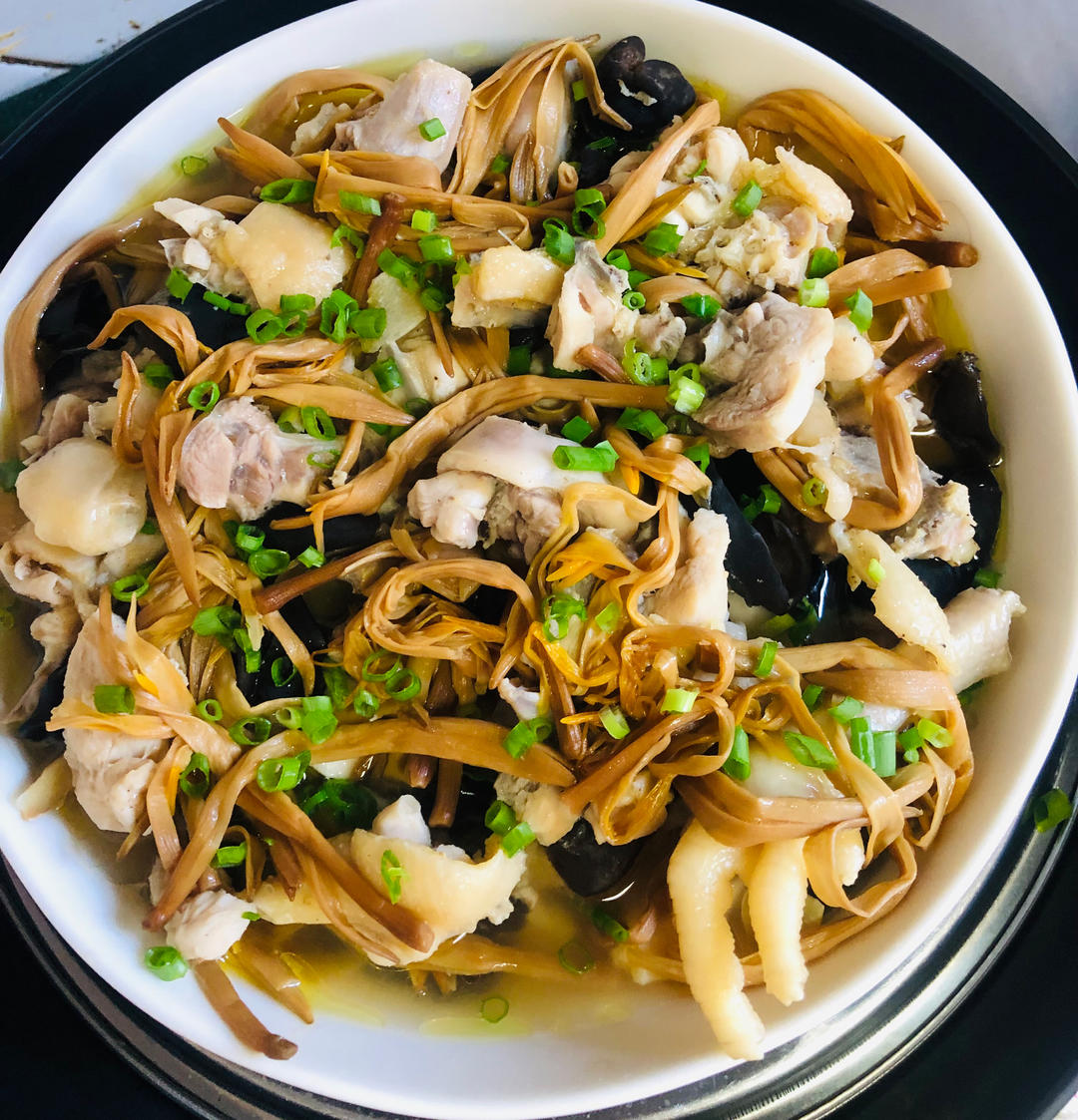 健脑益智菜：黄花菜黑木耳蒸土鸡