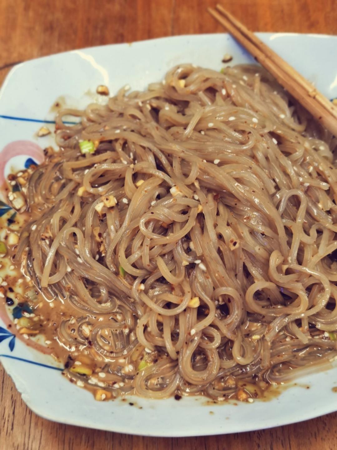 秒杀小夜市的麻酱流汁宽粉