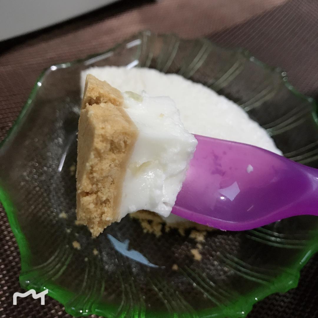 草莓酸奶慕斯蛋糕