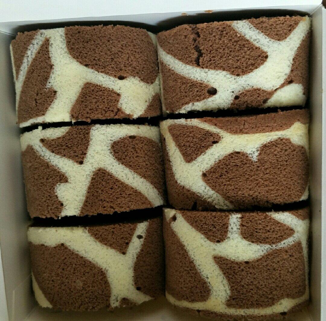 可可波点蛋糕卷