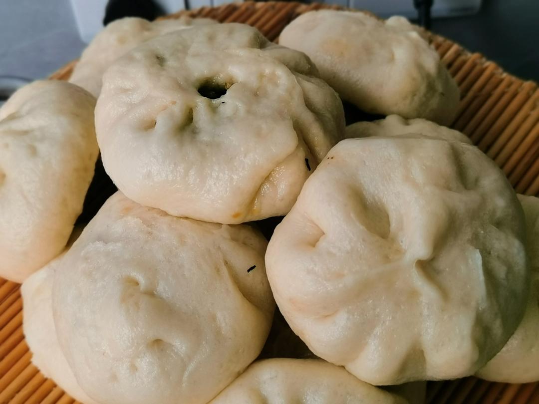 一口吃到很多肉的酱肉包