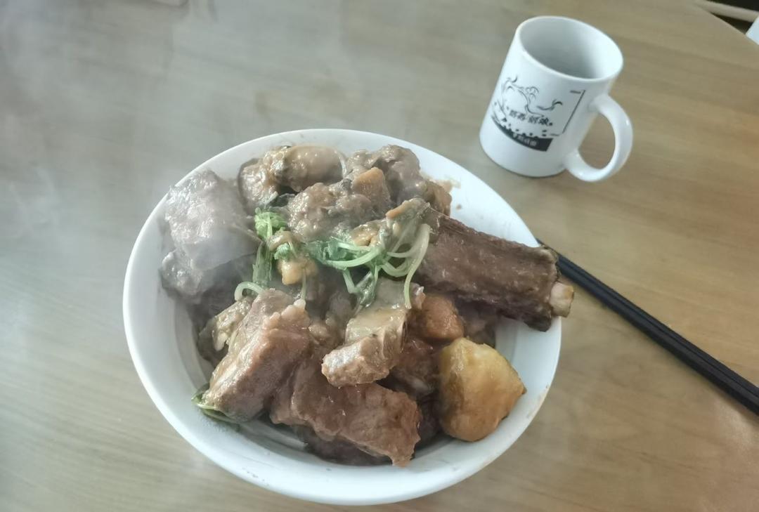 能让人连吃三碗米饭的芋头烧排骨