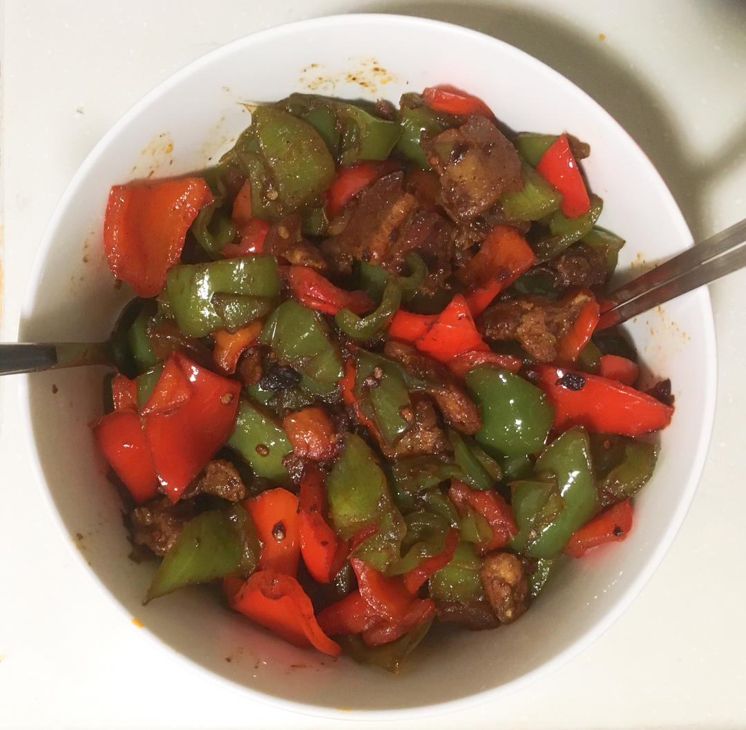 五花肉炒青红椒