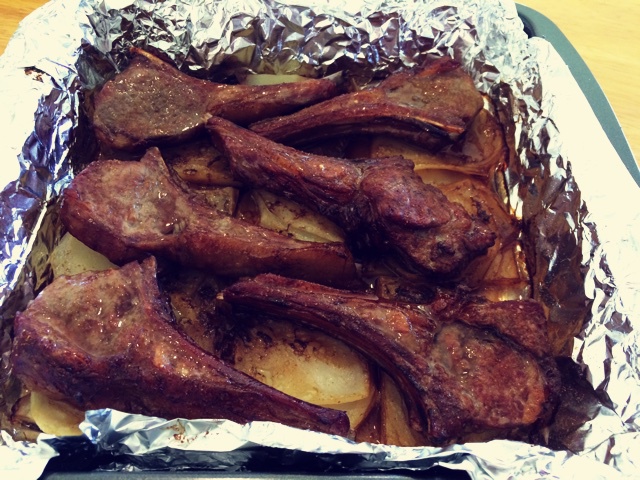 孜然羊排烤土豆