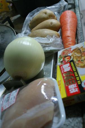 咖喱土豆胡萝卜鸡胸肉的做法 步骤1