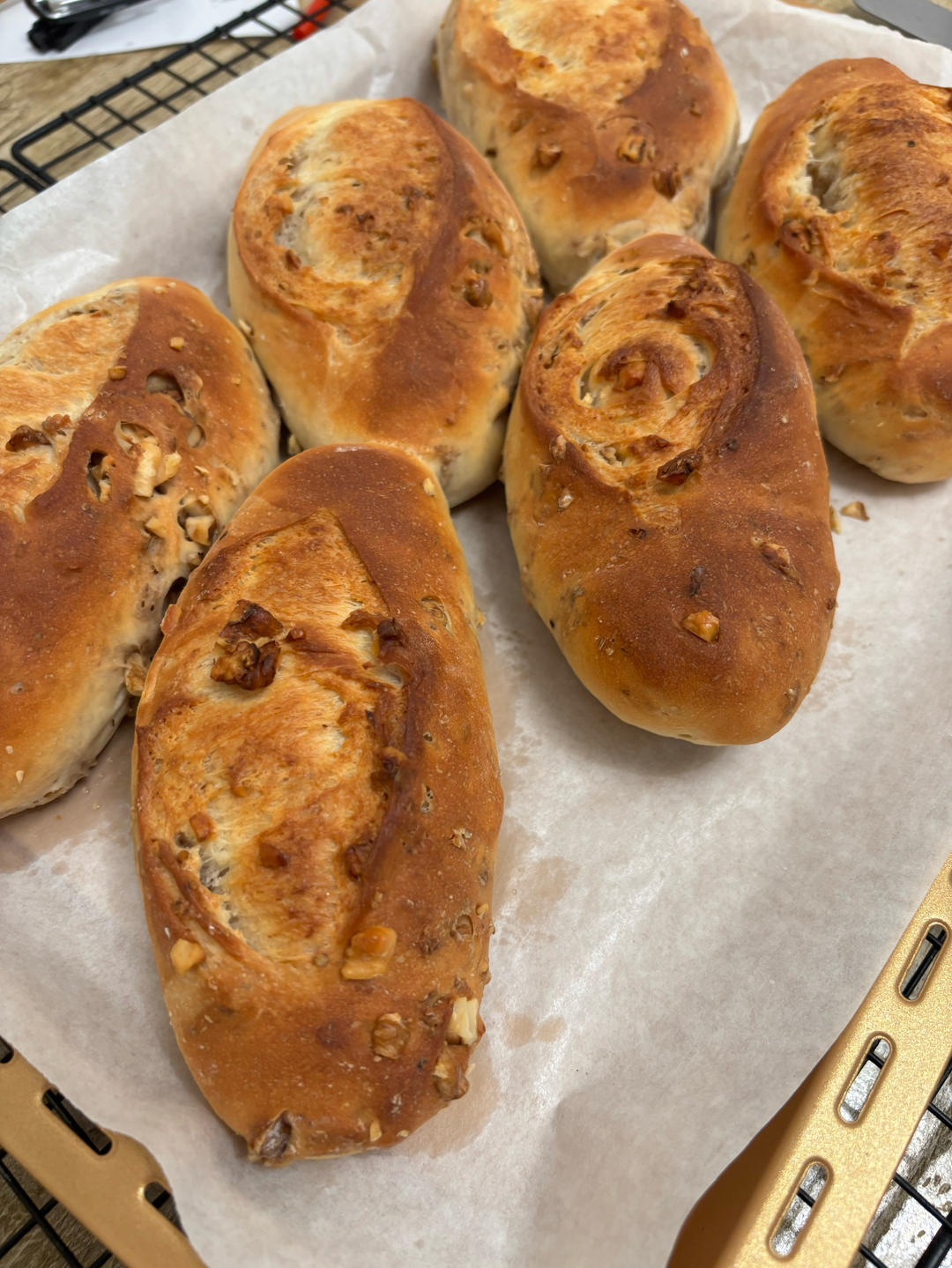 经典奶盐风味，鲜奶核桃盐面包