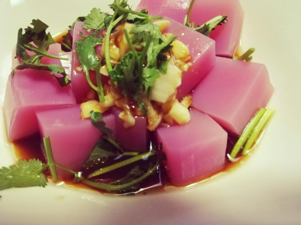 粉红色的豌豆凉粉