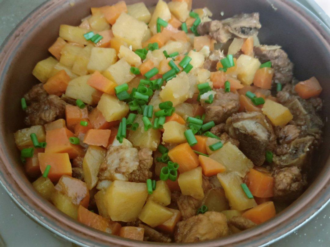 电饭锅排骨土豆焖饭