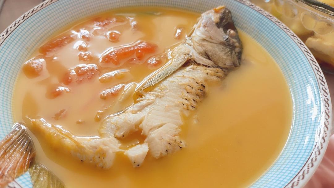 番茄鲫鱼汤