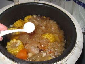 松茸银耳瘦肉汤的做法 步骤8