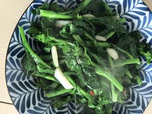 季节美食—炒油菜苔的做法 步骤4