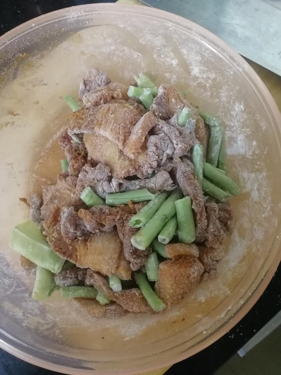 豆角蒸肉的做法 步骤3