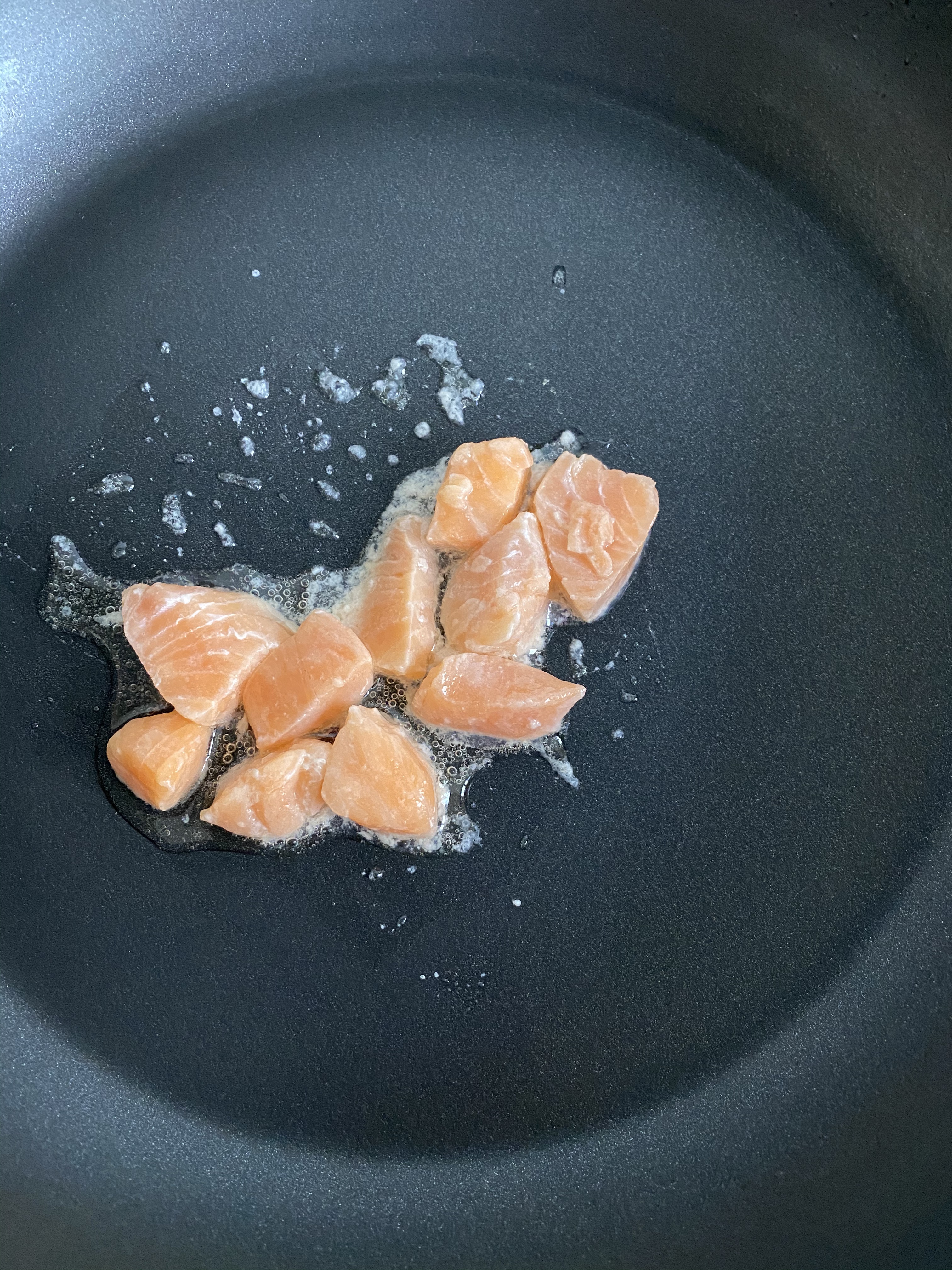 低脂食谱丨牛油果三文鱼意面沙拉的做法 步骤2