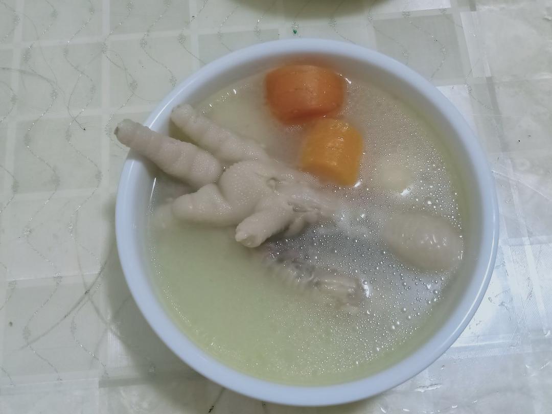玉米山药红萝卜鸡爪汤