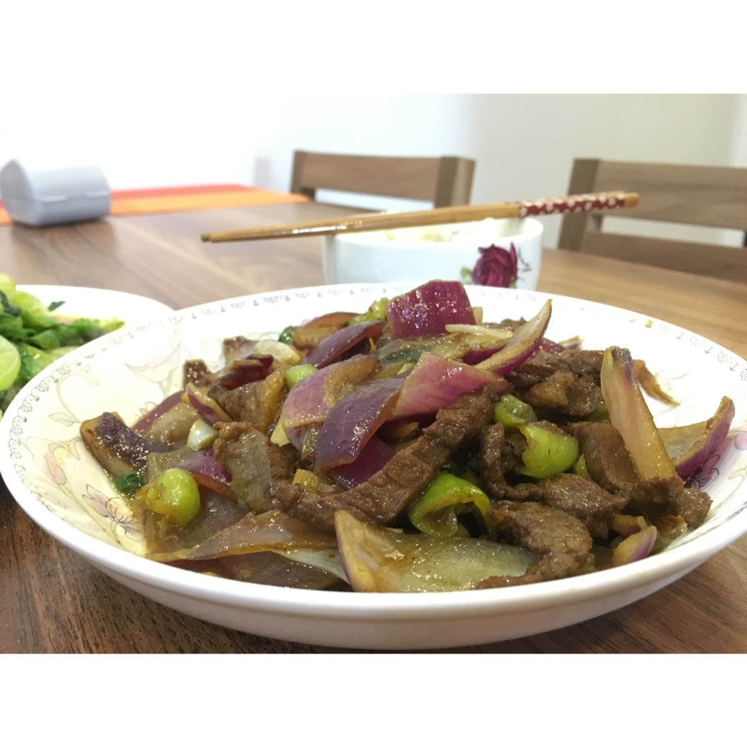 洋葱炒牛肉