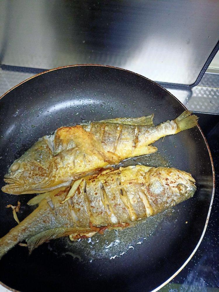 香煎小黄鱼