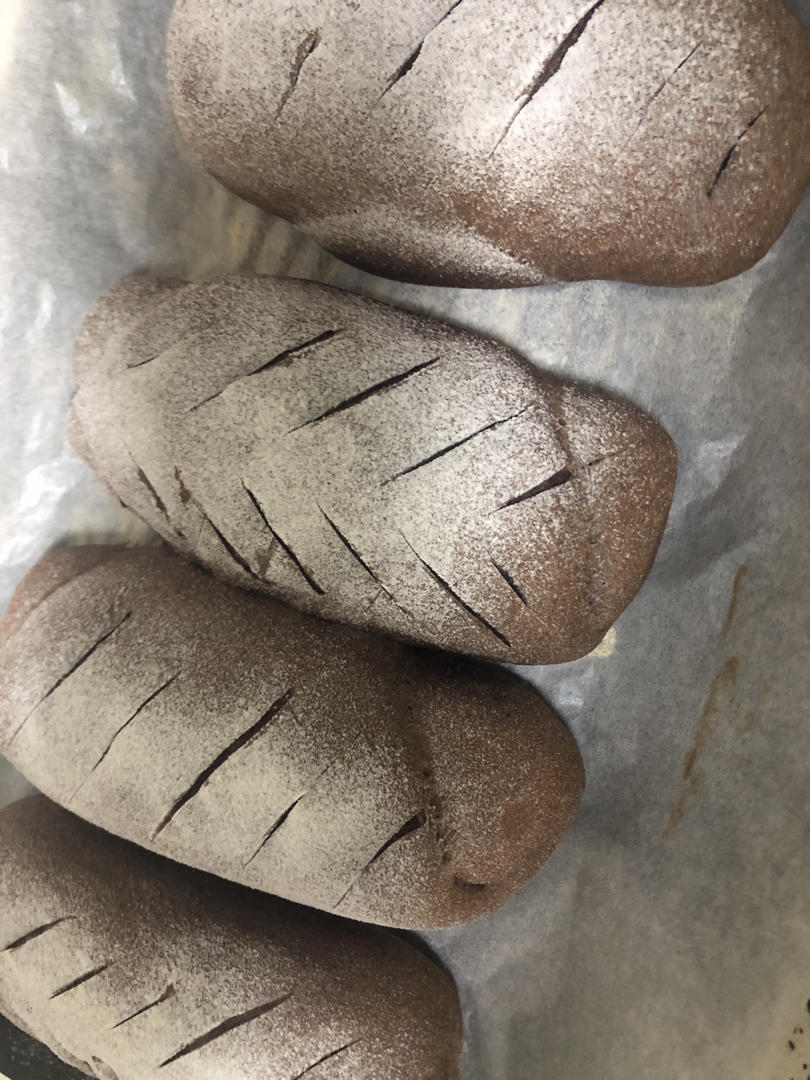 松软的低卡100%黑全麦面包（新良高纤黑全麦面粉）