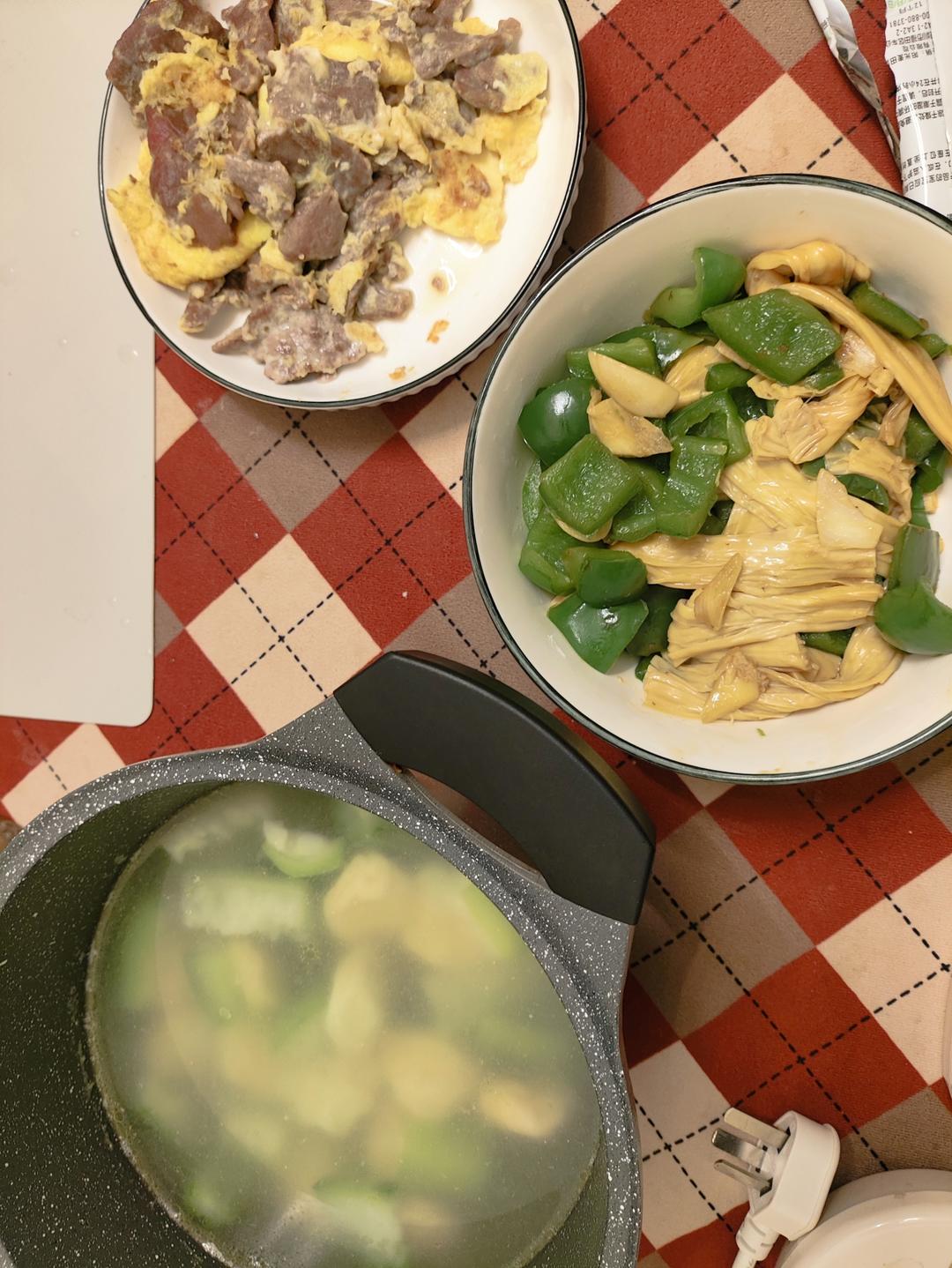 好吃到原地飞起的青椒腐竹