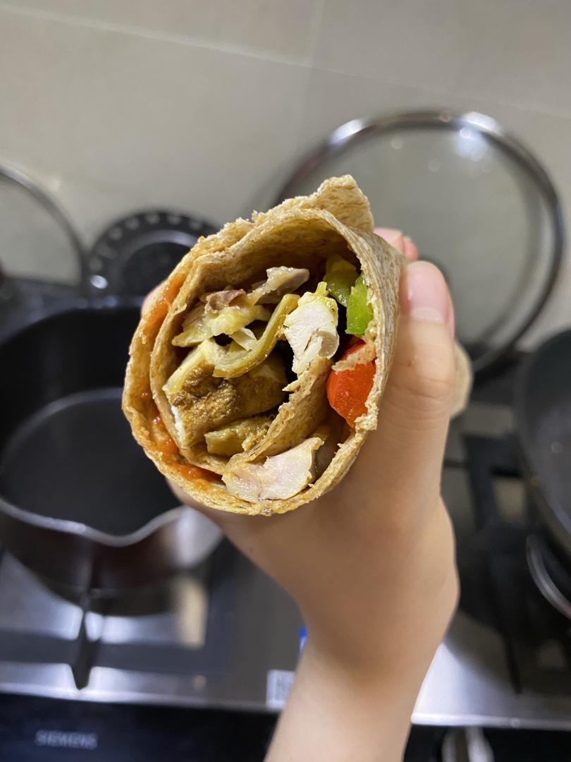 全麦墨西哥鸡肉蔬菜卷饼
