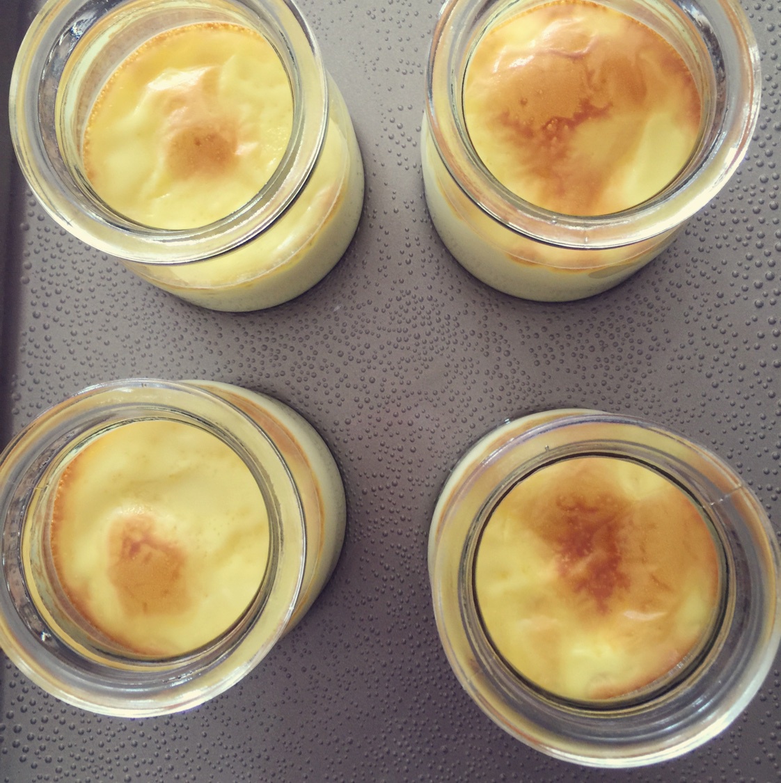 Crèmebrulée。法式烤布雷。焦糖布丁。