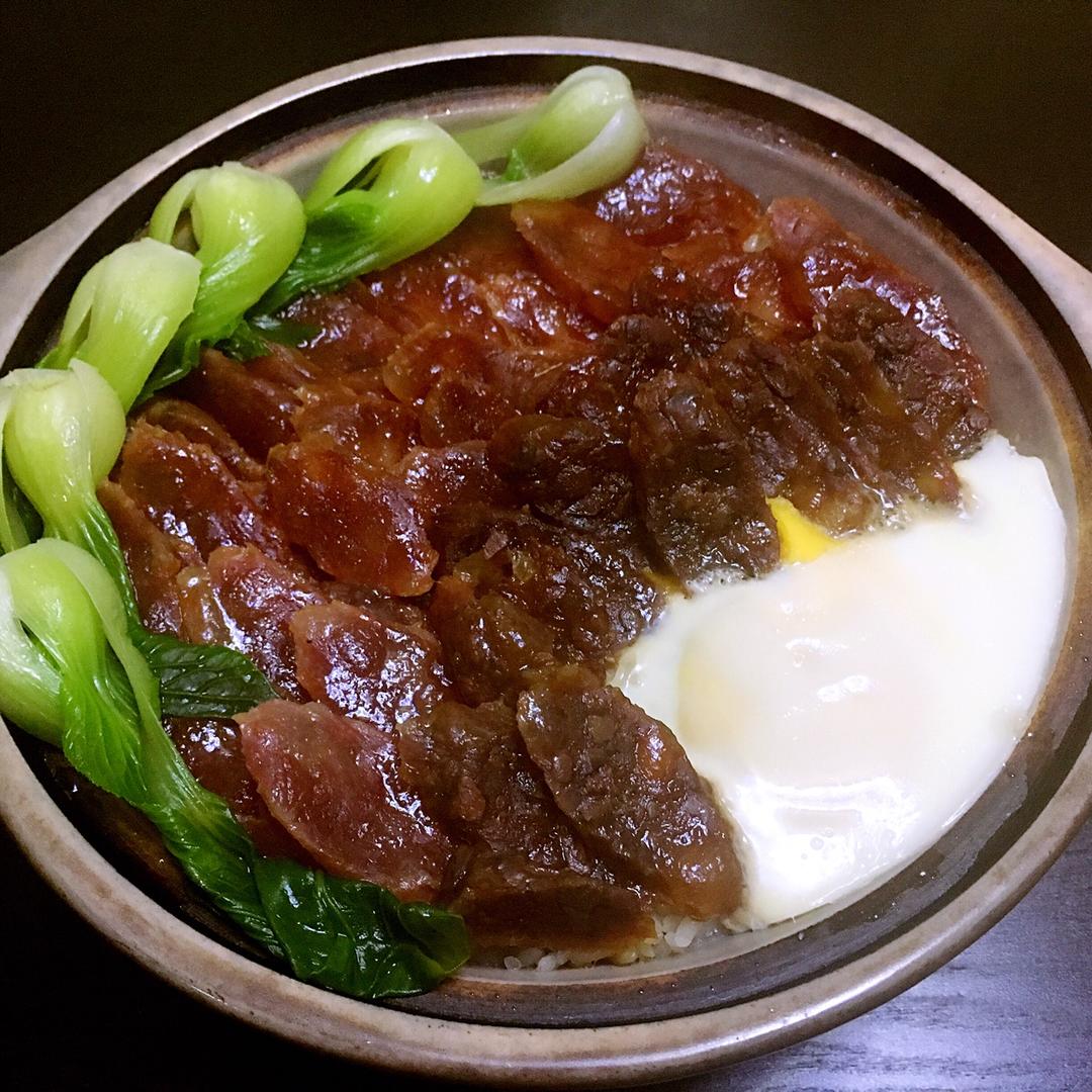 广式腊味煲仔饭