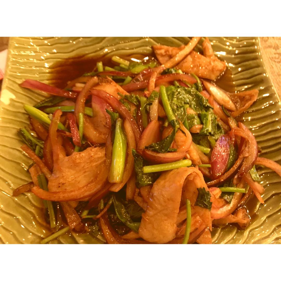 好吃到爆火爆肥肠