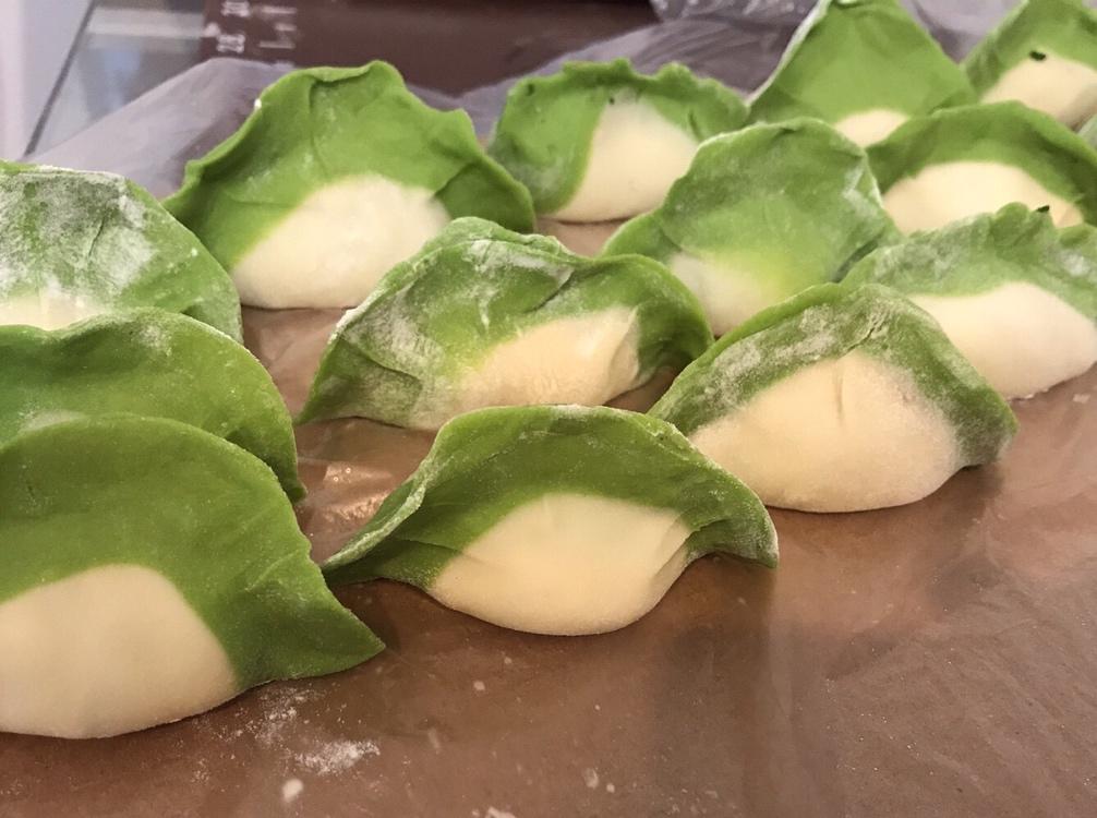 翡翠白玉白菜饺子详细版（附翡翠白玉白菜饺子包法，翡翠白玉饺子皮两种制法，面包机和面，翡翠白玉烧卖，各种馅料搭配）